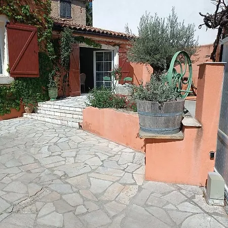 Aux Berges Du Canal Guest house