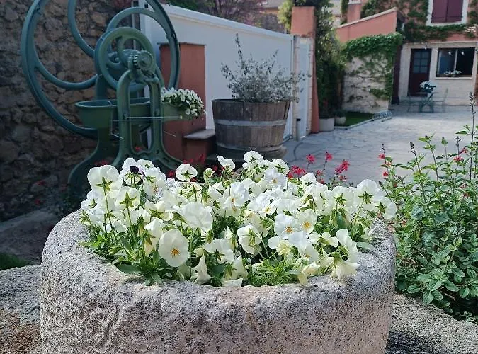 Pensión Aux Berges Du Canal Capestang